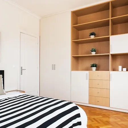 Apartment Othonos *